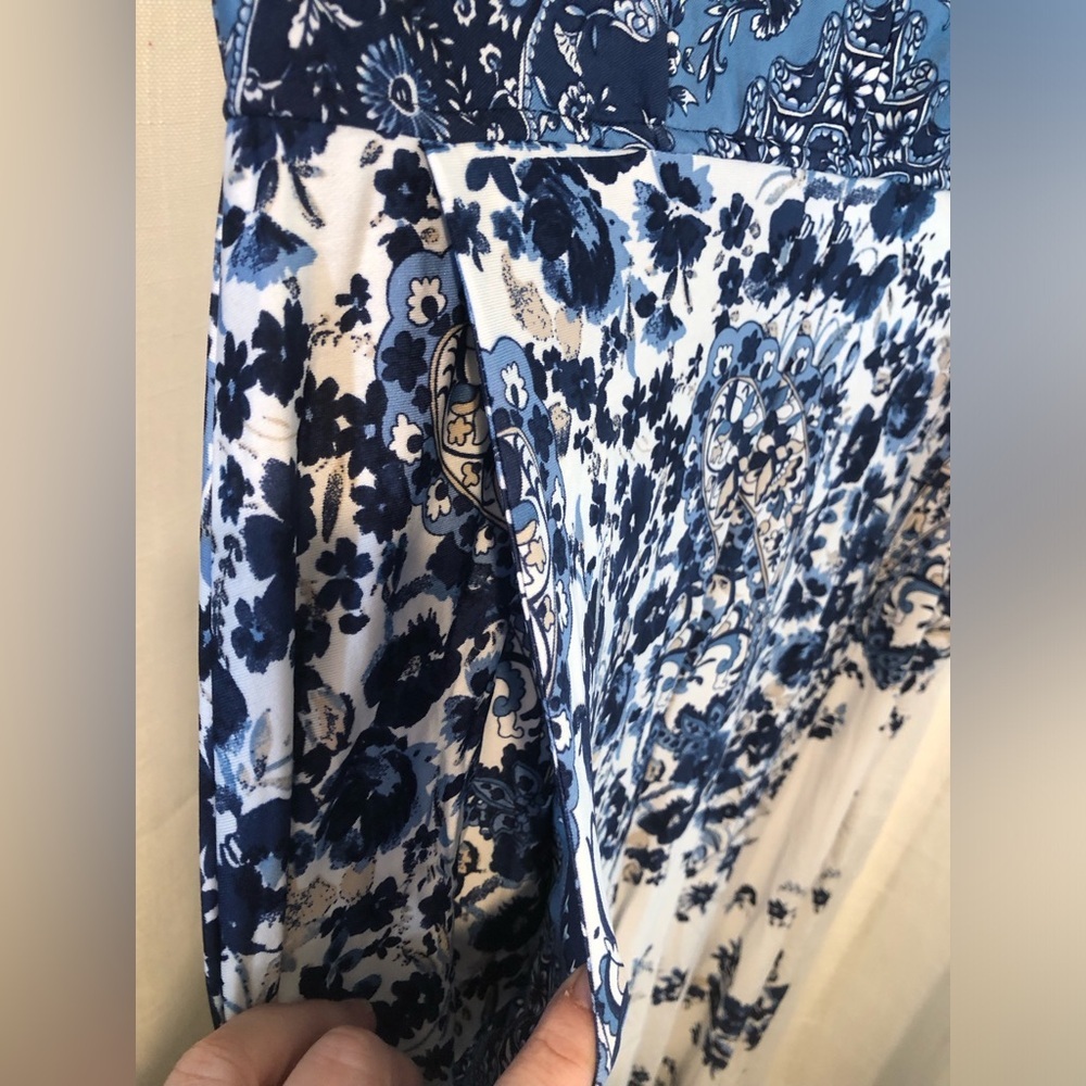 VENUS Blue and White Floral Jumpsuit 🦋💙🤍 M-L NWOT - Picture 4 of 11